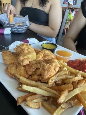 Chicken tenders with fries