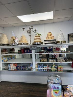 Linda's Cakes & Desserts Specialty Shop