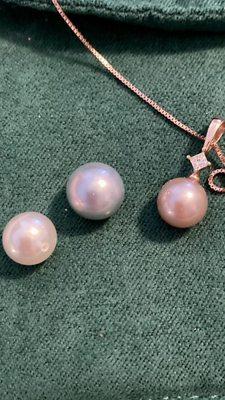 Gorgeous pink pearl pendant set with a diamond in rose gold along with matching necklace plus loose pearls