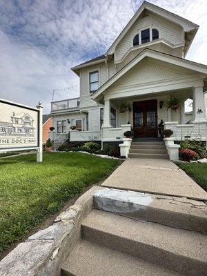 Front entrance to this bed and breakfast.