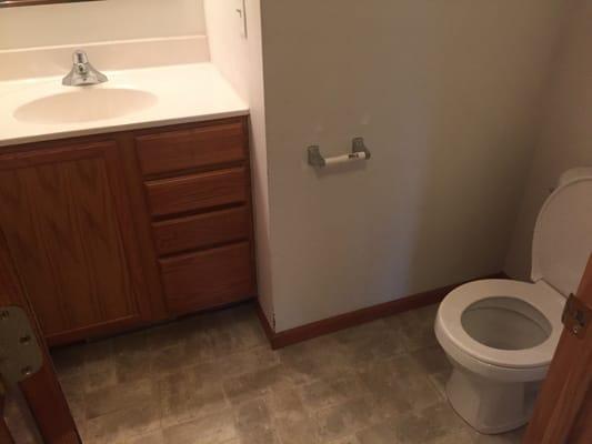 Bathroom after cleaning.