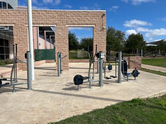 Outdoor fitness equipment