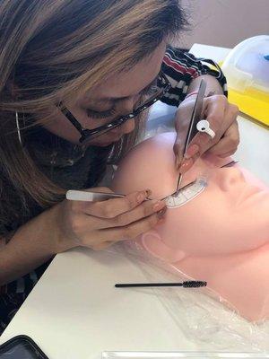 Student practicing eyelash extension