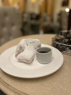 Beignet with chocolate sauce