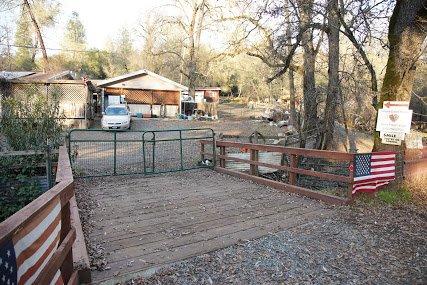 Front of the ranch and entrance.