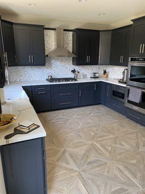 Modern Kitchen with Shaker Cabinets, quartz countertops, Waterfall Island, Porcelain Tile Floor.