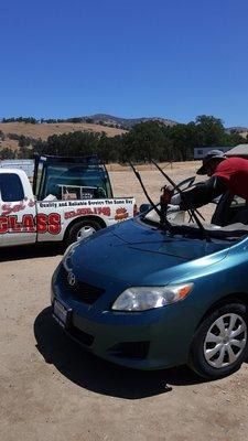 Sal works fast, took 30 minutes to install windshield.