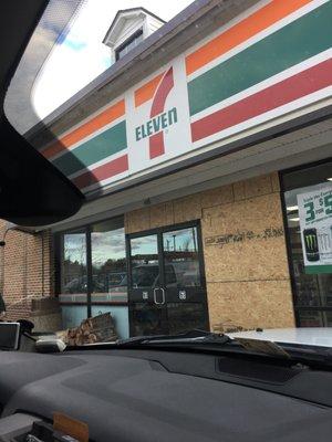 Front of 7-Eleven