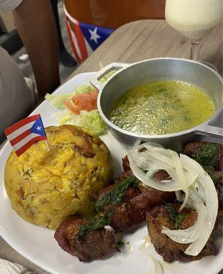 Trifongo con carne frita