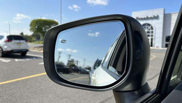 Auto dimming mirrors - a game changer. Freehold Subaru thoroughly knows the features and packages.