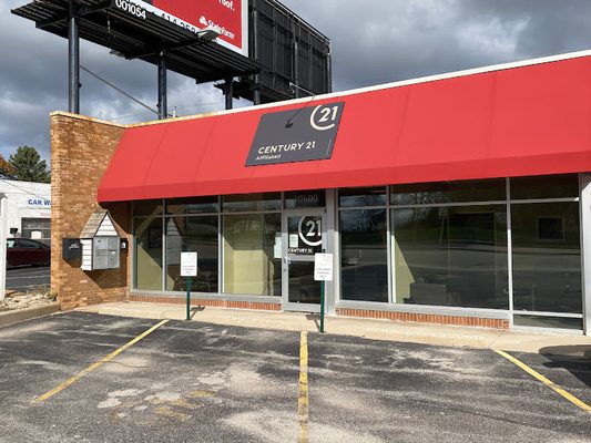 CENTURY 21 Affiliated Wauwatosa, WI office exterior