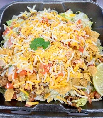 Large taco salad with chicken