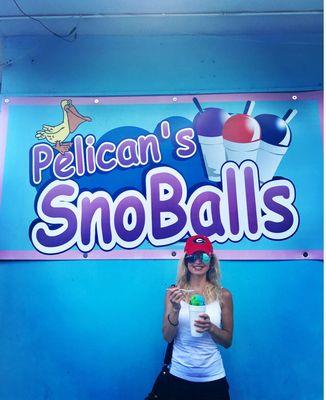 Great snowballs, good flavors,grape, lemon, strawberry are good, they have tables outside, parking lot.