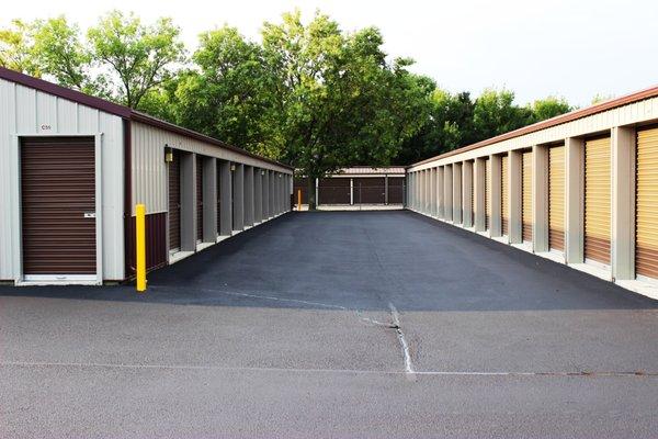 Safe-N-Secure Storage photo showing wide isle access (21') between storage buildings 3 & 4.