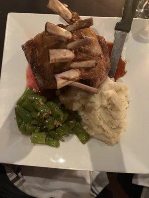 Rack of lamb, they lack flavor, waiter said they came with green bean and I got sugar snap peas‍