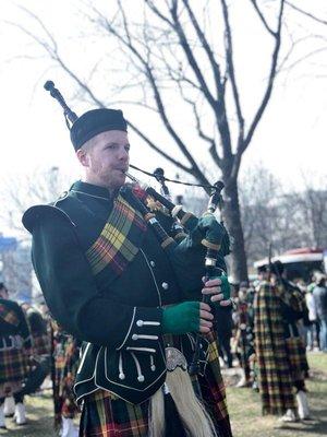 Dan Relihan piping at the 2018 downtown Chicago St. Patrick's Day Parade