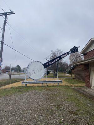 Worlds largest banjo???