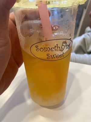 Their fruit tea and smoothies are very tasty.