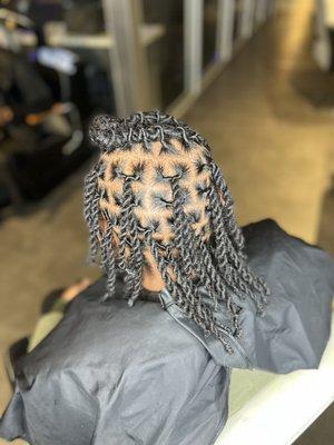 Retwist locs, and style