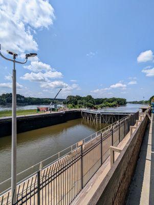 Illinois Waterway Visitor Center