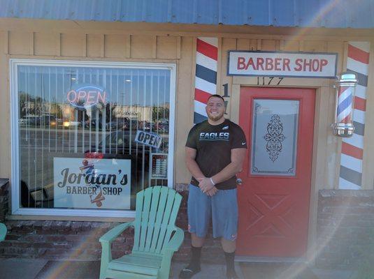 Aaron Neary #74 Center for the Philadelphia Eagles. Get's his hair cut at Jordan's Barber shop.