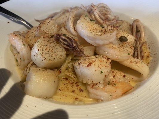 Seafood alla Noto!! Fresh! Loaded with scallops, shirmp, & calamari!!! Great service! For 22$