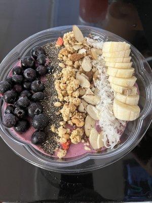 Berry Açaí bowl  Full of antioxidants, protein and healthy carbs