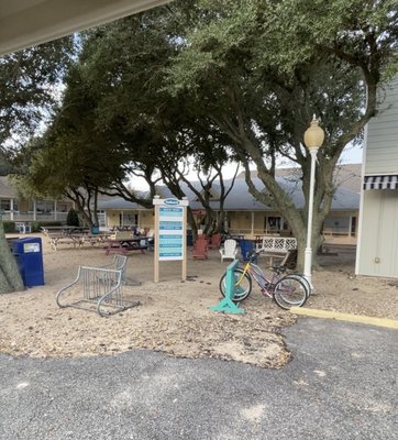 This is just a cute spot and the Crab Broil spot is hard to find so there it is on the left of the photo up the stares on the side