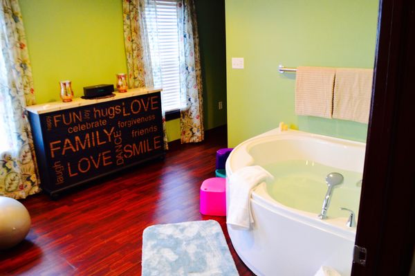 Serenity Suite, with birth stool, birth ball, and water birth tub