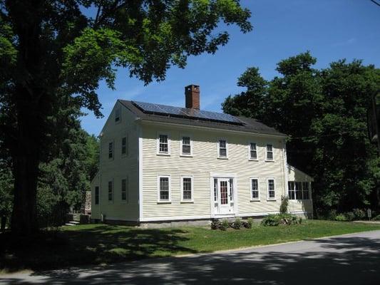 A solar photovoltaic array on a pleasant farm house in Epping, NH.