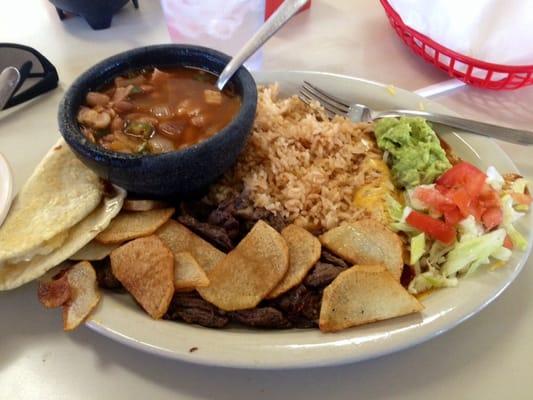 OMG! So good! Fajitas con papa, enchilada, guacamole, frijoles pintos, arroz y tortillas de maiíz caseras!