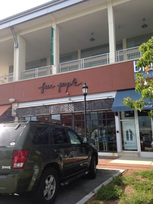 Free People Dedham -- Legacy Place : 744 Legacy Place, Dedham           Storefront