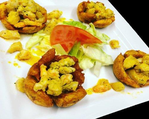 tostones rellenos de pescado o camarones o mixto