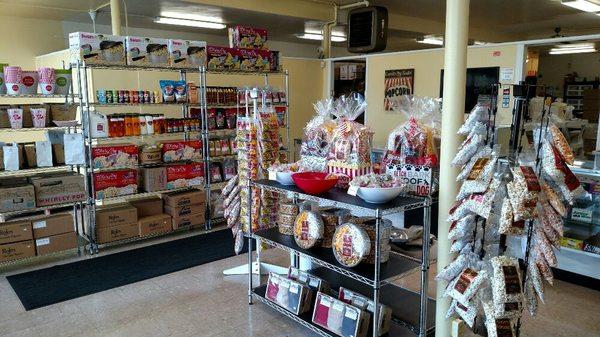 We have all of your popping supplies from poppers to oil to 10+ varieties of gourmet seeds as well as gift ideas.