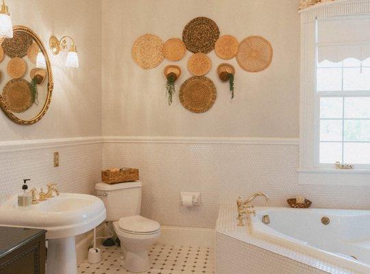 The Renaissance bathroom with jetted tub