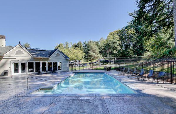 Ballinger Commons Apartments - Pool