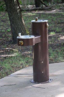 Brentwood Park Water Fountain. Photo by Happy Tails Pet Pal, LLC.