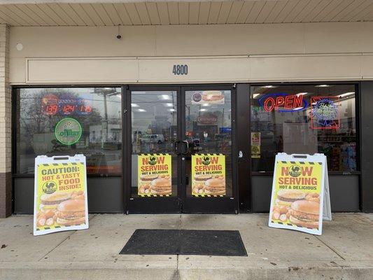 Gallatin Pike Shell entryway