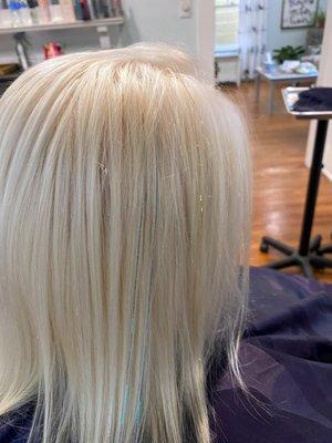 Who doesn't love a gorgeous platinum blonde!!