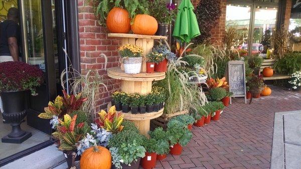 I love this outdoor display!  It is perfect for getting you in the mood for the fall season.