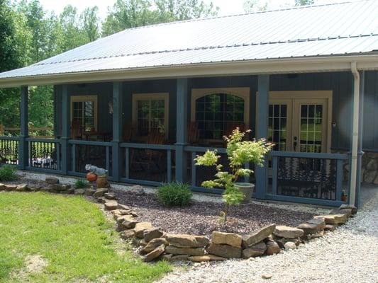 Three Bedroom Lodge on 10 acres with Private setting . 4 TV's, Whirlpool Bath , 2 large Porch's --- All Amenities you need !