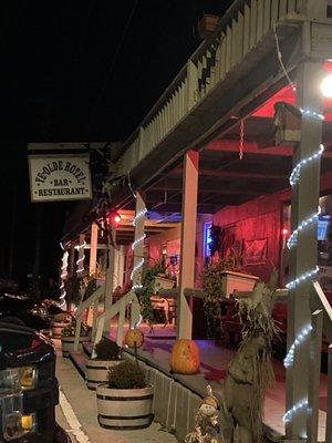 Entrance to Ye Old Hotel