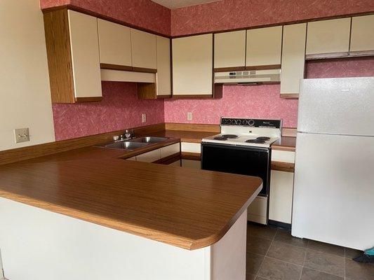 1BR kitchen