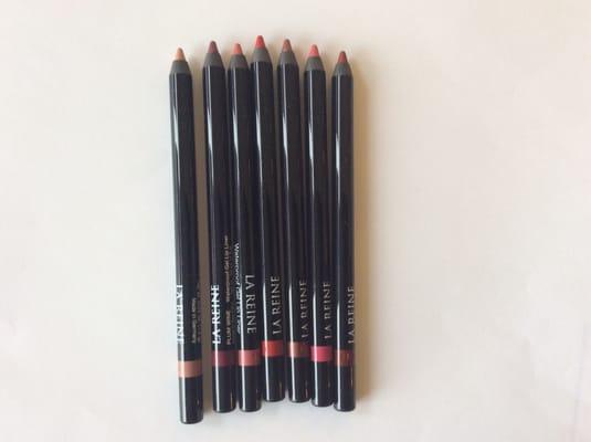 For smooth, Easy precision lining, creamy, Long-wearing,waterproof formula. Vitamin E nourishes and protects gel lip liner.