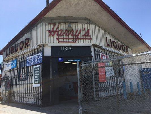 Harry's Liquor Store