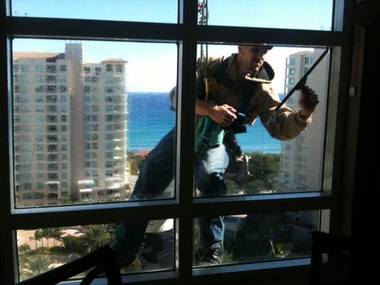 Southern Maintenance High Rise- High Rise Window Cleaning