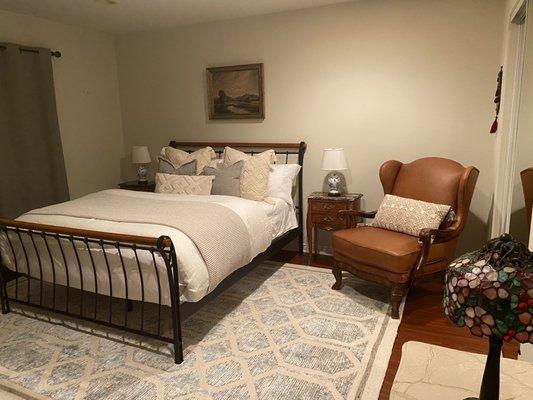 Guest bedroom using our furniture with Hylee's bedding and rug, stunning!