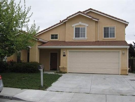 BEFORE House was painted: Clearview Drive.