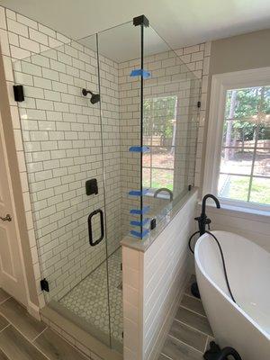 Frameless shower door in Dallas, Ga.