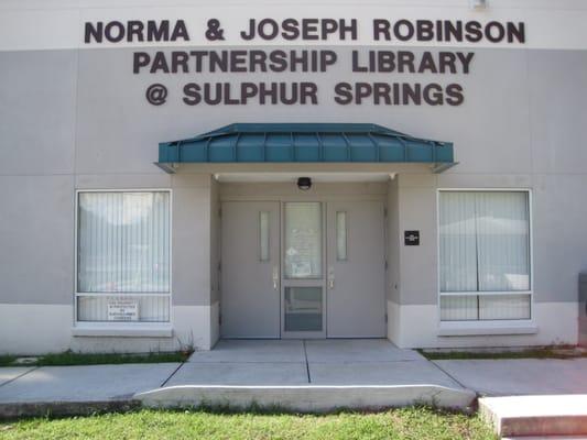 Norma and Joseph Robinson Partnership Library at Sulphur Springs